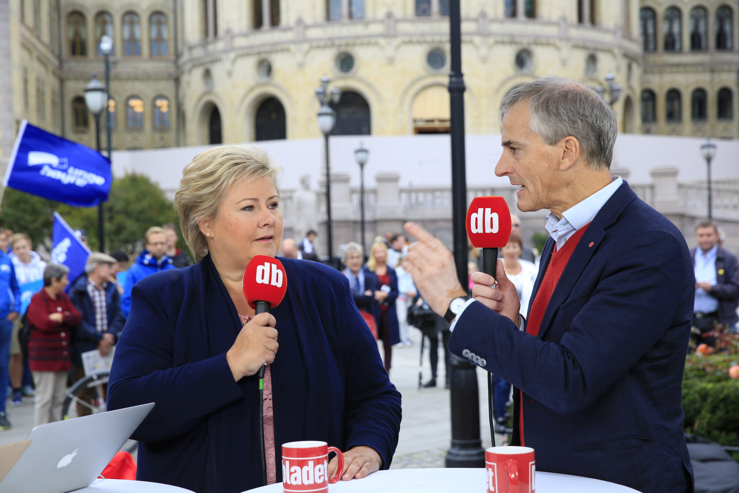 Erna Solberg og Jonas Gahr Støre under partilederdebatten tidligere i dag. 