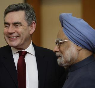 OPPFORDRET: Obamas angivelige avgj�relse skuffer Gordon Brown, som her snakker med en annen viktig skikkelse i klimakampen - Indias statsminister Manmohan Singh. Foto: REUTERS/Darren Staples/Scanpix