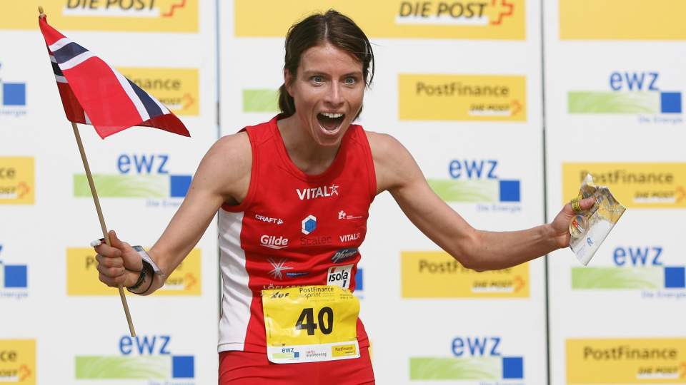 UTROLIG: Anne Margrethe Hausken blir flyttet fra �pen klasse til klassen for �rets kvinnelige ut�ver under Idrettsgallaen 10. januar. Foto: AP/Keystone/Photopress/ Kurt Schorrer