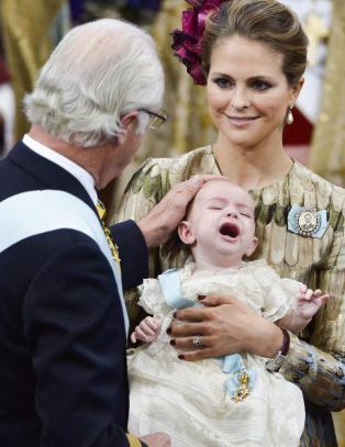 Prins Nicolas skrek seg gjennom dåpen i Stockholm