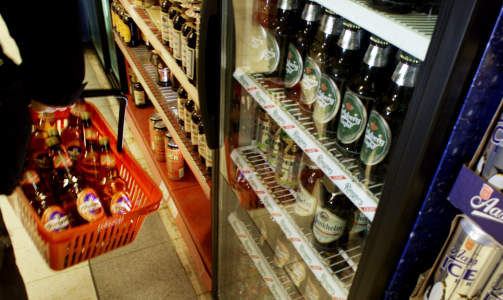 �KER: Nordmenns alkoholkonsum p� juleaften �ker for hvert �r, sier Marit Meisinget i TRYGG i Bl� Kors. 
Foto: �rn E. Borgen / SCANPIX