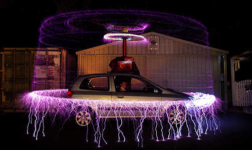 BESKYTTELSE MOT BILTYVER: Skummelt for tyver, men trygt for sj�f�ren. Foto: www.tesladownunder.com