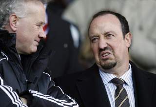 TILBAKE P� ANFIELD: - Det er s� viktig � ha han p� banen, sier Sammy Lee om Rafa Benitez' tilstedev�relse p� Anfield.Foto: AP Photo/Paul Thomas/Scanpix