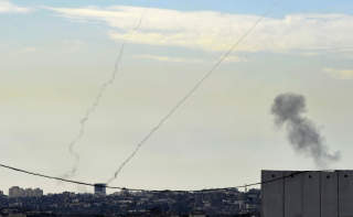 KRITISERES: Også Hamas' rakettangrep mot Israel får sterk kritikk av Amnesty. Foto: AFP PHOTO/DAVID BUIMOVITCH/Scanpix KRITISERES: Også Hamas' rakettangrep mot Israel får sterk kritikk av Amnesty. Foto: AFP PHOTO/DAVID BUIMOVITCH/Scanpix