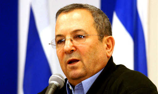 VURDERER INVASJON? Forsvarsminister Ehud Barak sier det kan bli aktuelt � sende soldater inn i Gaza. Foto: AFP