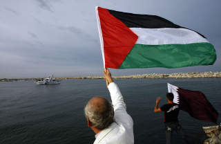 TAS VEL I MOT: Beboere i Gaza �nsker �Dignity� velkommen. Foto: Mahmud Hams/AFP/Scanpix