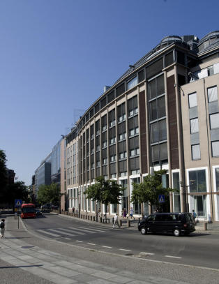- Selv om hver eneste saksbehandler jobber bak bombesikre vegger, vil resten av oss være myke mål, som i Paris