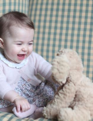 Sjekk prinsesse Charlotte - britenes nye sjarmør