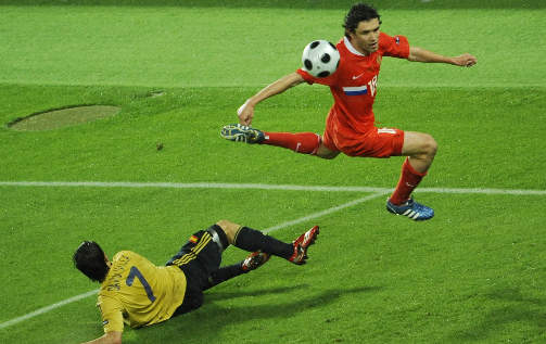 SCOLARI INTERESSERT: Juri Zhirkov imponerte mange under fjor�rets EM, og n� skal Chelsea v�re ute etter � hente russeren. Foto: SCANPIX/REUTERS/Christian Charisius