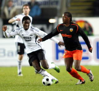 HEIER P� UNITED: Alexander Tettey har selv spilt i Champions League, her mot Valencia.
Foto: Gorm Kallestad  / SCANPIX