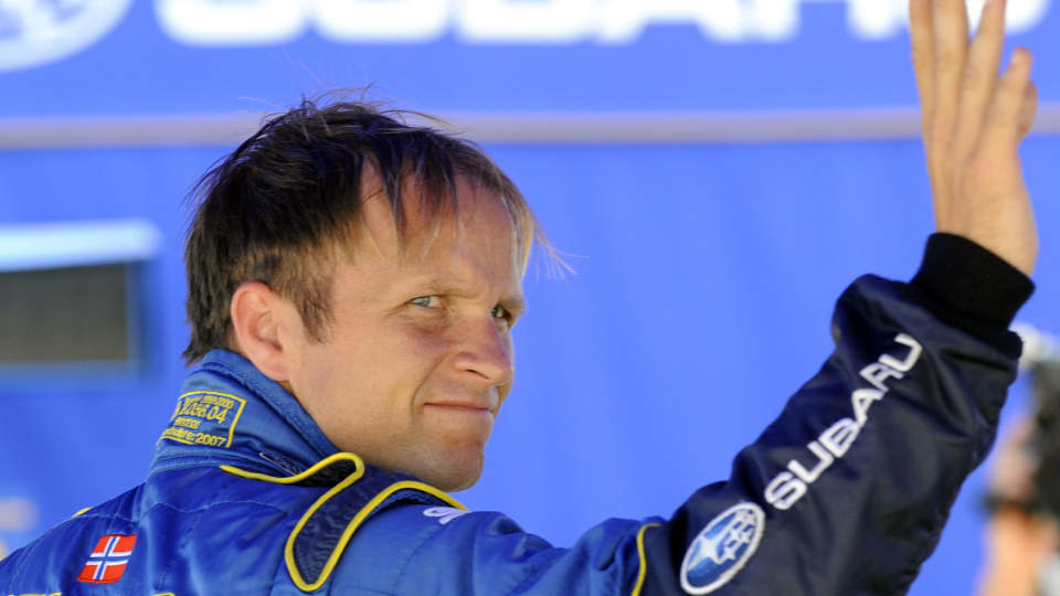 HAR FANSEN N�RT P� SEG: N� har Petter Solberg blitt frastj�let store verdier. Foto: AFP/Giuseppe Cacace/Scanpix