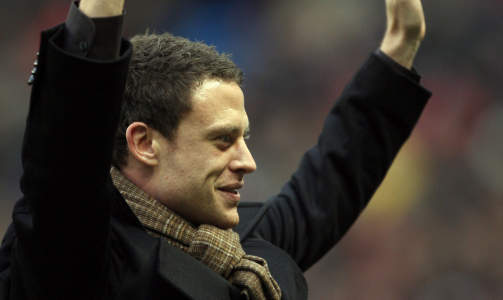 PRESENTERES: Wayne Bridge ble presentert f�r FA Cup-kampen mot Nottingham Forest.  Foto: AP Photo/Jon Super