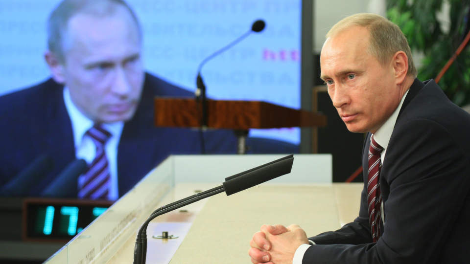 ANKLAGER UKRAINA: Vladimir Putin ber Gazprom redusere gassforsyningene som g�r via Ukraina til Europa. If�lge nyhetsbyr�et AFP g�r planen ut p� � kutte like mye som Russland anklager Ukraina for � ha stj�let. Foto: AP