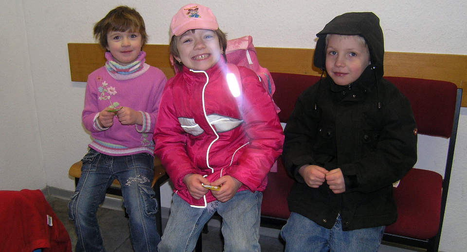 P� R�MMEN: Anna-Lena (5) og Mika (6) ville r�mme Tyskland for � gifte seg i Afrika. Foto: SCANPIX