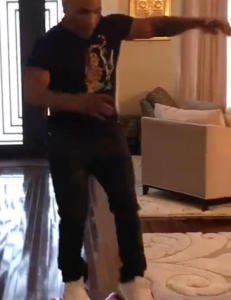 Her g�r Tyson rett i bakken