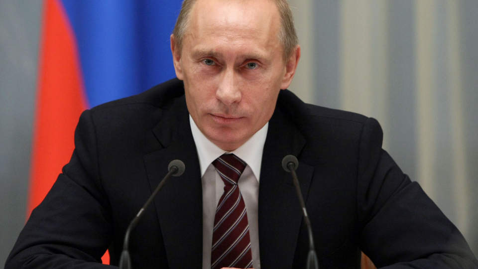 TAPER PENGER: Russlands statsminister Vladimir Putin har store aksjeposter i landets energiselskaper og har dermed tapt store bel�p p� kursnedgangen. Foto: AFP