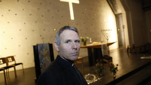 SOKNEPREST: Knut Grønvik i Lommedalen kirke . Foto: Jaques Hvistendahl / Dagbladet SOKNEPREST: Knut Grønvik i Lommedalen kirke . Foto: Jaques Hvistendahl / Dagbladet