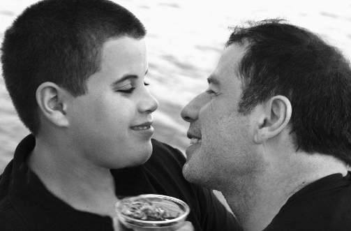  D�DE P� FAMILIEFERIE:  Dette bildet viser John Travolta sammen med sin avd�de s�nn, Jett. Foto: AFP PHOTO