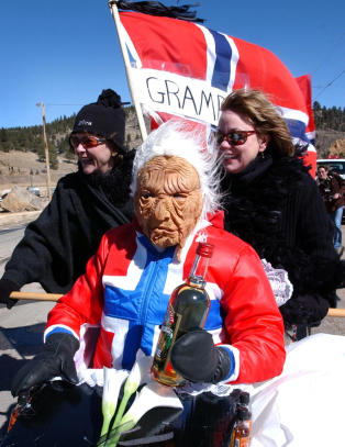 Amerikansk festival feirer nedfrosset lik av norsk bestefar