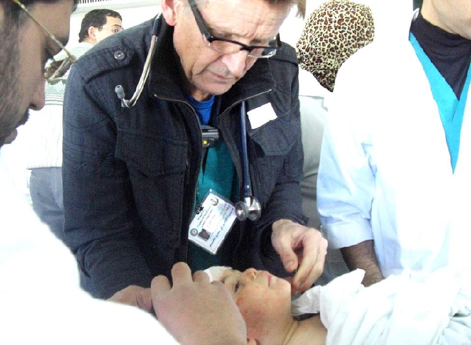 JOBBET I GAZA: Mads Gilbert og Erik Fosse vil bli erstattet en av de neste dagene. Foto: Norwac