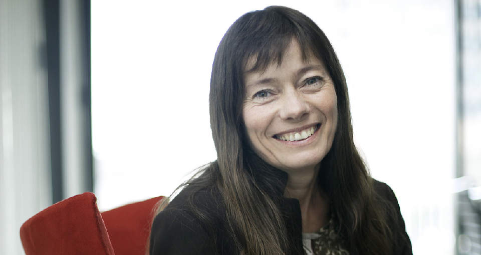 UTFORDRER DUOPOLET: Ingvild Myhre i Network Norway kutter prisene p� datatrafikk til mobil og selger parallellimporterte iPhone. Foto: NETWORK NORWAY