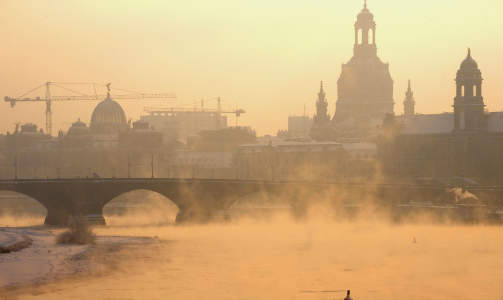 DRESDEN: Turistn�ringen i Dresden kan fort minke med UNESCOs beslutning om � fjerne Elbedalen fra verdensarvlisten.     AFP PHOTO    DDP/NORBERT MILLAUER    GERMANY OUT