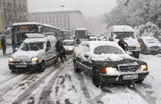 TRAFIKK-KAOS: Slik s� det ut i trafikken i Marseille i dag. Foto: SCANPIX/ REUTERS/Jean-Paul Pelissier