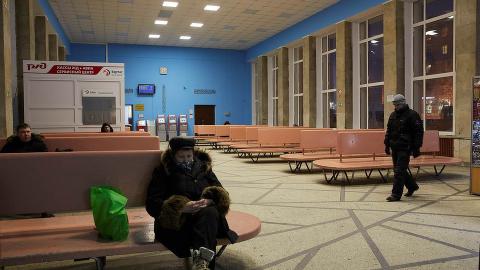 TOMT FOR FLYKTNINGER: Fredag fikk utenriksdepartementet beskjed om at returene til Russland ville bli stoppet. Russerne sier det er av sikkerhetsmessige årsaker. Etter det Dagbladet erfarer, så er de russiske bussjåførene redde.
Foto: Sergey Grachev / Dagbladet TOMT FOR FLYKTNINGER: Fredag fikk utenriksdepartementet beskjed om at returene til Russland ville bli stoppet. Russerne sier det er av sikkerhetsmessige årsaker. Etter det Dagbladet erfarer, så er de russiske bussjåførene redde.
Foto: Sergey Grachev / Dagbladet