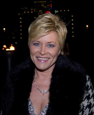 PÅ MIDDAG I GÅR: Siv Jensen på vei til NHOs årsmiddag i Operaen i Oslo i går kveld.
Foto: Bjørn Sigurdsøn / SCANPIX PÅ MIDDAG I GÅR: Siv Jensen på vei til NHOs årsmiddag i Operaen i Oslo i går kveld.
Foto: Bjørn Sigurdsøn / SCANPIX