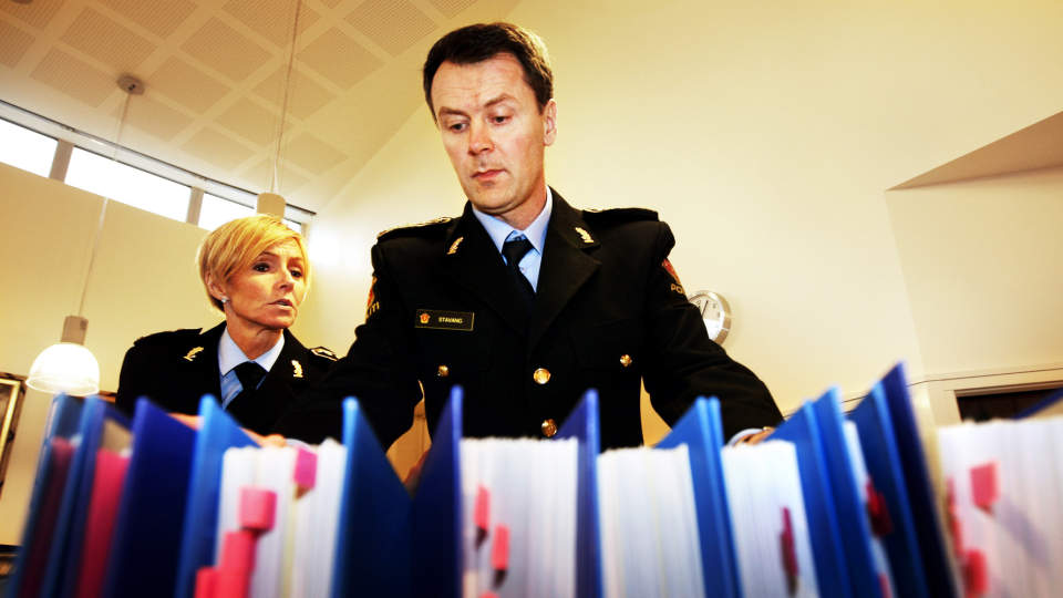 FERDIG I APRIL: Lommemann-saken vil f�rst bli ferdig i april, opplyser politiadvokat Jorid Kile Berg til Dagbladet. Her fra et fengslingsm�te i Follo tingrett med politiadvokat Knut Inge Stavang. Foto: Lise �serud / SCANPIX