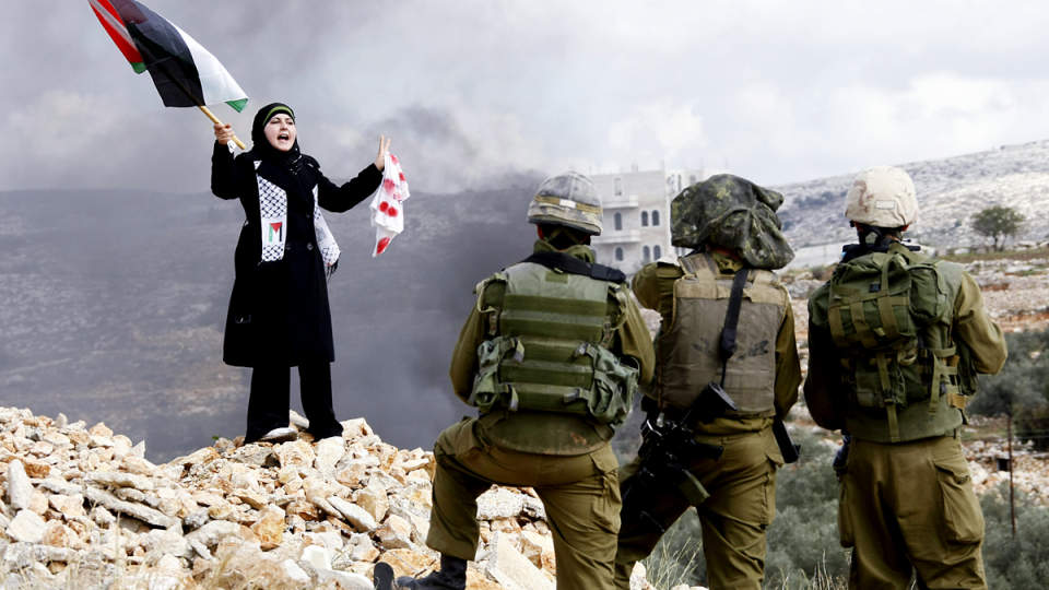 MASSIV RESPONS: Det er ventet at mange tusen nordmenn i kveld vil g� i fakkeltog med paroler mot Gaza-krigen.  Foto: ERIC GAILLARD / REUTERS / SCANPIX