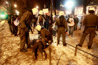 P�GREPET Flere demonstranter er p�grepet av politiet i kveld. Foto: Eirik Helland Urke