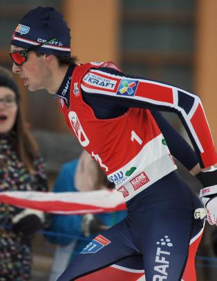 Jarl Magnus Riiber (18) tok sin første verdenscupseier i Holmenkollen