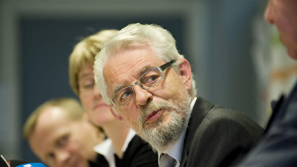 UNNSKYLD: Riksrevisor J�rgen Kosmo innr�mmer at Riksrevisjonen ikke har gode nok rutiner til � h�ndtere sensitive opplysninger. Foto: SCANPIX
