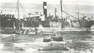 J�DISK INNVANDRING TIL PALESTINA: Her setter skipet Parita iland j�der i Tel Aviv i 1939. Britene begrenset den j�diske innvandringen til omr�det, men Stern og Irgun organiserte illegal innvandring. Foto: WIKIMEDIA