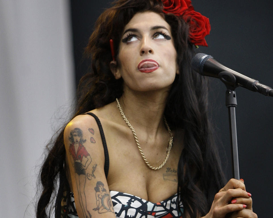 I RETTEN IGJEN: Nok en gang m� Amy Winehouse m�te i retten. Foto: AP Photo/Joel Ryan/Scanpix