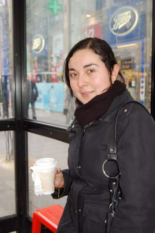 SKEPTISK: - Jeg begynner ikke � tro p� noe annet fordi noe forteller meg at jeg skal gj�re det, sier katolikken Adriana. Hun har ikke s�rlig tro p� at ateistbussene vil f�re til noe.