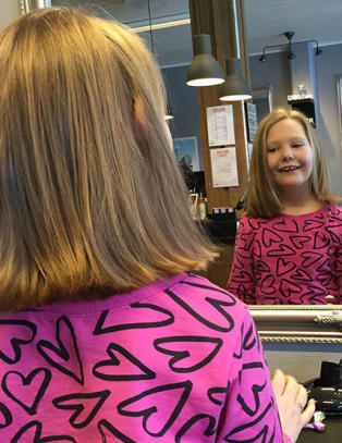 Leonora (8) klipte bort nesten alt håret så kreftsyke barn kunne få det