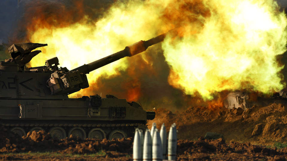 AVFYRT I DAG: Dette bildet ble tatt i dag tidlig av israelske styrker som gjennomf�rte et granatangrep mot Gaza. Foto: REUTERS/Jerry Lampen/Scanpix
