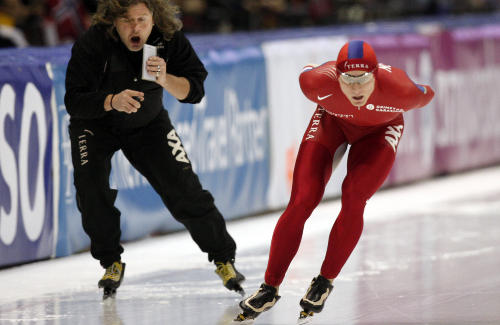 JAGET FRAM TIL ANNENPLASS: H�vard B�kko leverte en meget solid 5000 meter og var klart n�rmest Sven Kramer, som det virker komplett umulig � gj�re noe med.
Foto: Bj�rn Sigurds�n / SCANPIX