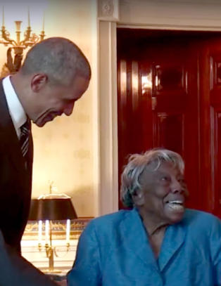 18 presidenter har hatt makten siden Virginia (106) ble født - danser av glede når hun møter Obama