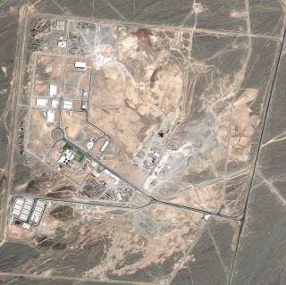 STORT ANLEGG: Israel mener Irans atomprogram vil settes tilbake med flere �r hvis anlegget bombes. Foto: AFP/Scanpix