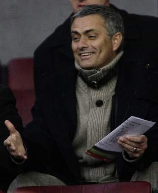 KOSTE SEG: Inter-manager Jos� Mourinho s� sine gamle elever f� en leksjon av Inters neste Champions League-motstander. Foto: SCANPIX/REUTERS/Darren Staples