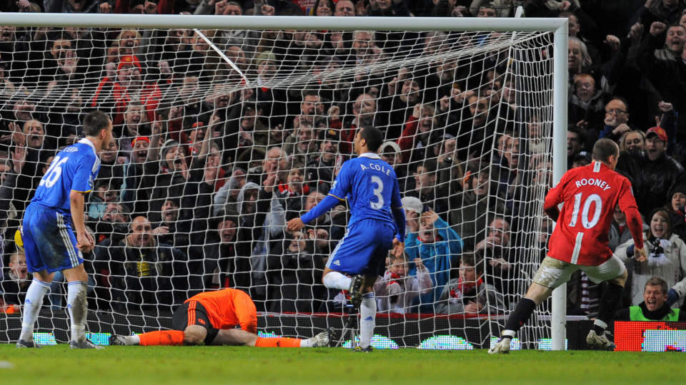 VAKKERT 2-0: Wayne Rooney styrte inn Uniteds andre etter et praktinnlegg fra Patrice Evra.   Foto: SCANPIX/AFP/ANDREW YATES