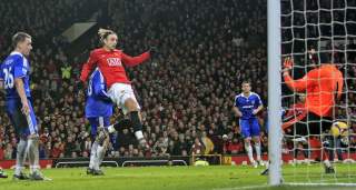 SPIKERN: Dimitar Berbatov kunne styre inn 3-0.  Foto: SCANPIX/EPA/MAGI HAROUN