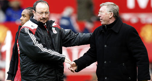 UTENOMSPORTSLIG FOKUS: Tonen mellom sir Alex Ferguson (t.h.) og Rafa Benitez har v�rt alt annet enn gemyttlig den siste m�neden. Manchester Uniteds manager har imidlertid v�rt i stand til � holde hodet p� rett plass, og ledet klubben til fem strake seire og null baklengsm�l i Premier League i januar. Det ga ham prisen som m�nedens manager. Foto: Scanpix/AP Photo/Jon Super