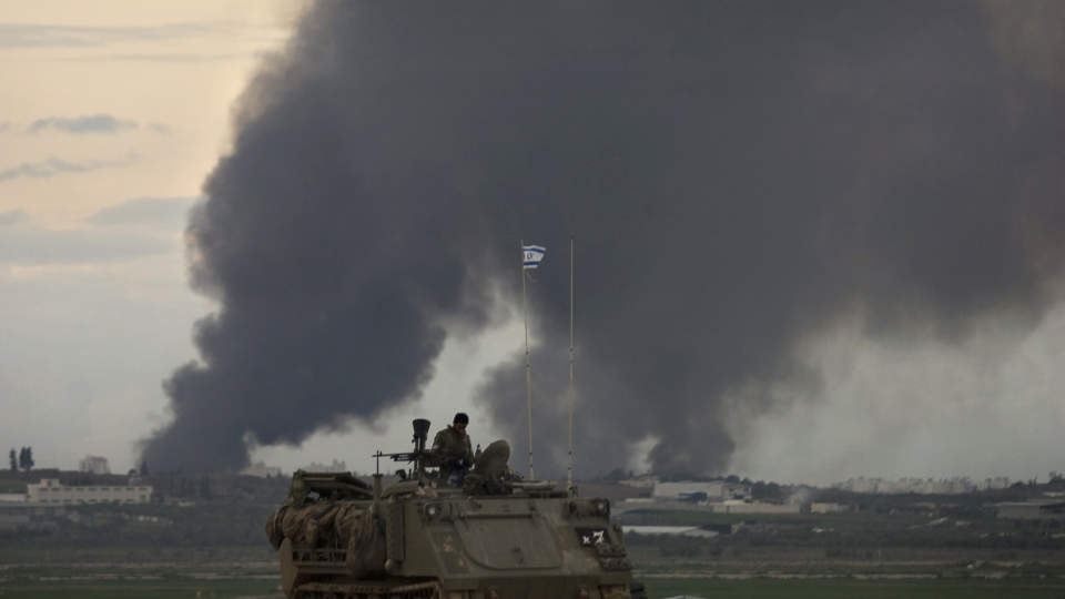 GAZA I DAG: En norskfinansiert klinikk ble �delagt av en israelsk rakett i dag.Foto: AP Photo/Sebastian Scheiner