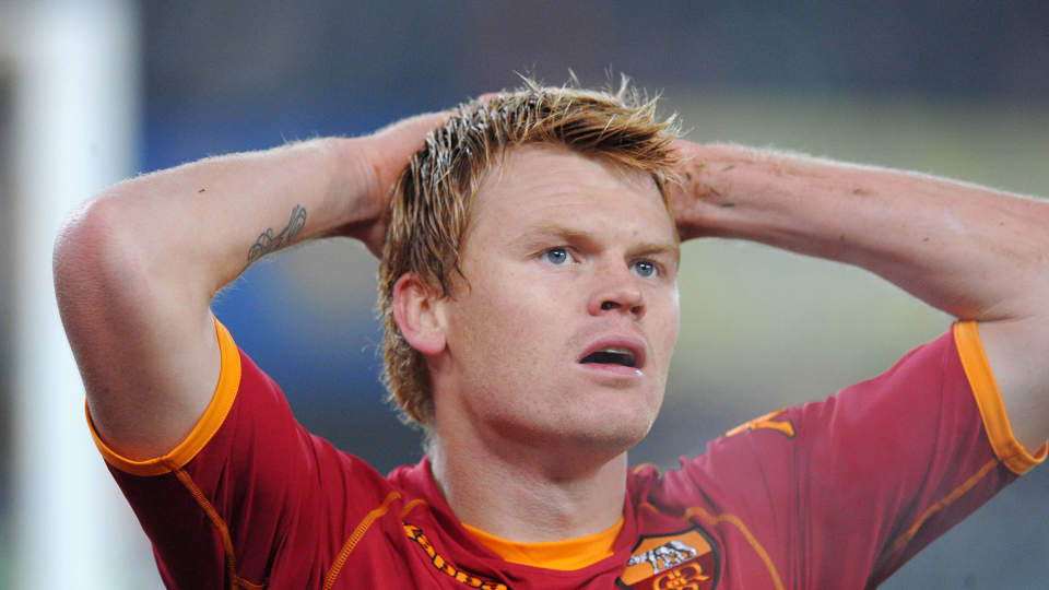 N�KKELVITNE Mandag skal John Arne Riise vitne i straffesaken mot sin tidligere agent og r�dgiver Einar Baardsen. FOTO: AFP