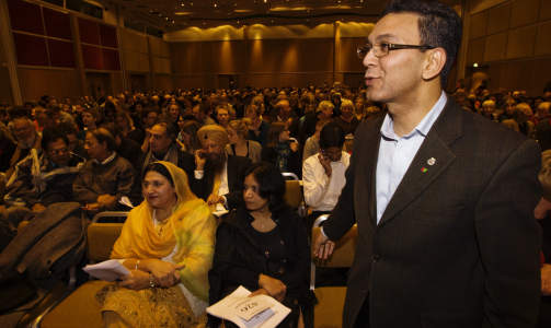 OSLO 20081209: Akhtar Chaudhry under  nominasjonsm�tet til Oslo SV p� SAS-hotellet i Oslo.
Foto: Cornelius Poppe / SCANPIX