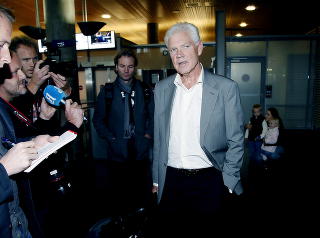 SKUFFET: Arne Treholt trodde den falske etterretningskilden satt på informasjon som kunne reinvakse ham. Foto:Jacques Hvistendahl/Dagbladet SKUFFET: Arne Treholt trodde den falske etterretningskilden satt på informasjon som kunne reinvakse ham. Foto:Jacques Hvistendahl/Dagbladet